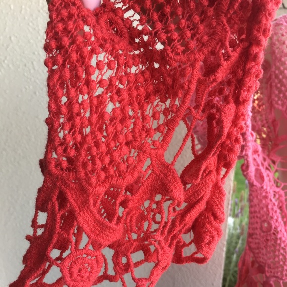 Embroidered dual color top - Picture 4 of 7